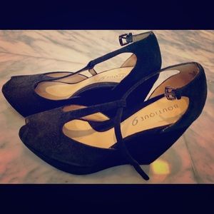 Suede platform peep toe shoes